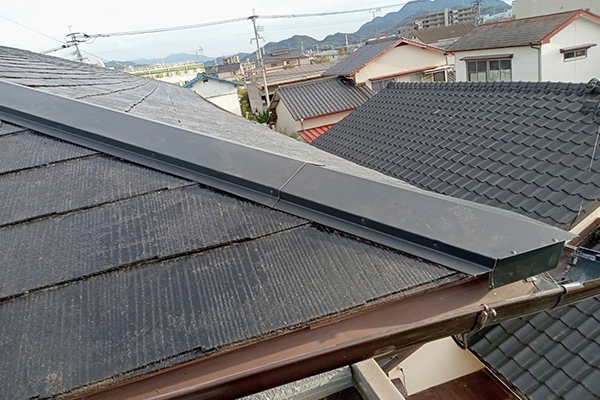コロニアルの棟板金の取り替え